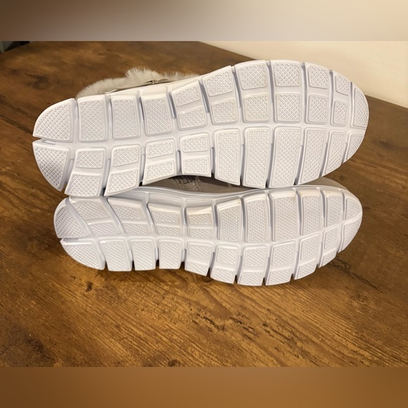 NWOT Women's Gray Fur-Lined Ankle Boots - Picture 4 of 8